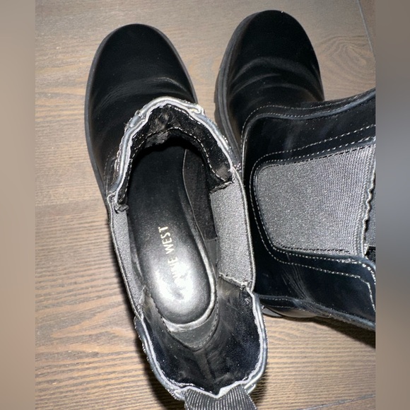 Like New Black Nine West Chelsea Boot - Picture 2 of 5